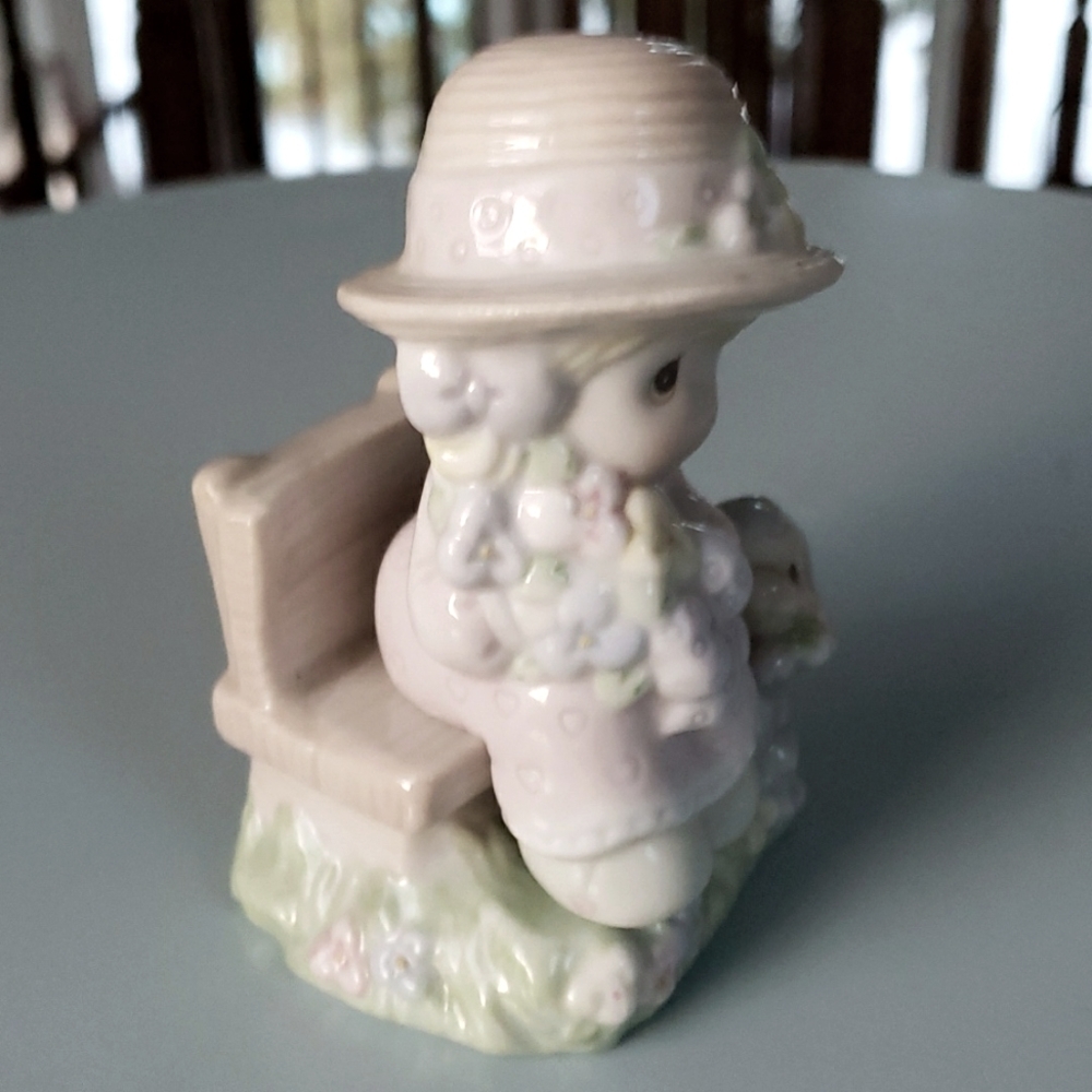 Precious Moments - Seasoned with a Smile - Enesco Salt and Pepper Shakers. - Picture 2 of 16